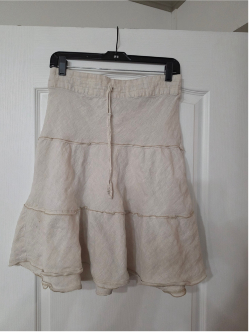 Really cute Caslon skirt made from 100% linen in a natural oatmeal/beige color.